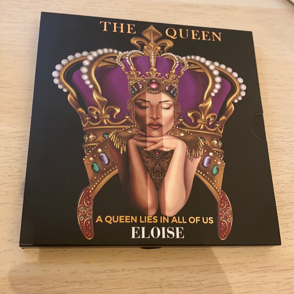 Eloise The Queen eyeshadow palette